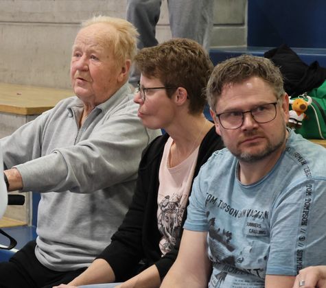 Ein älterer Kranzschwinger in der Karateszene.....