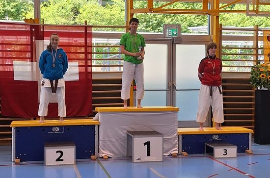 Nadine Kata U18 Gold